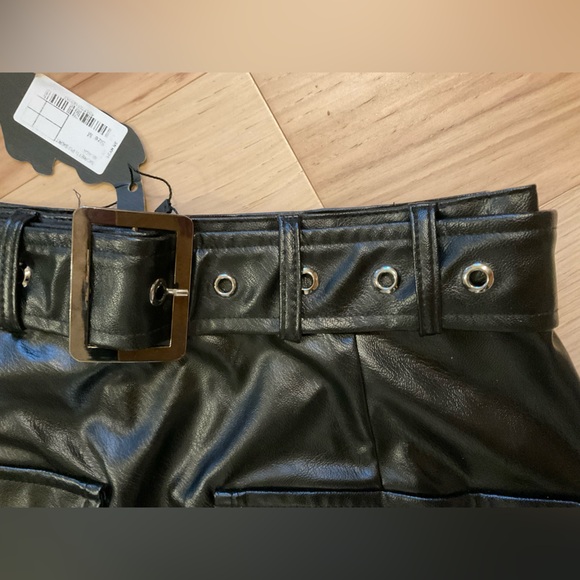 NWT Never Worm Motel Rocks Leather high waist mini skirt w/ leather belt size M - Picture 6 of 7